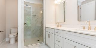 Beautiful 3BR 2.5BA Townhome w/ Full Appliance Kitchen • Garage Parking • Ultra-Modern Gallery 18