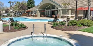 Pinnacle at Galleria Luxury Apartments Gallery 4