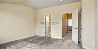 Freshly Remodeled 3-Story Townhome in a Gated Community — Blocks to MAX & Gresham Station Gallery 16