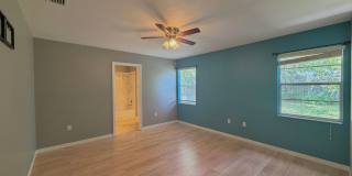 Open Concept 3/2 in Millhopper Station! Gallery 8