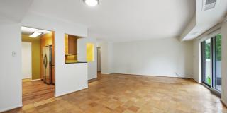 UNIQUE ONE BEDROOM AND DEN CONDO IS NOW AVAILABLE IN THE HIGHLY DESIREABLE PARKSIDE PLAZA CONDOMINIUM Gallery 9
