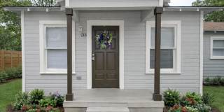 932 Poinsettia Gallery 1