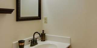 Beautiful 2BR/1.5BA home in a prime location within walking distance to West End and Vanderbilt University. Gallery 20