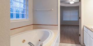 Spacious 3BD/2BTH In Yukon Gallery 21
