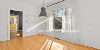 Beautiful Home with Washer/Dryer and Fenced Yard Gallery 5