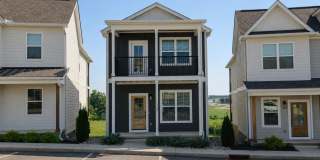 3-Bedroom Highbury Townhome with Pool and Pickleball Court Gallery 1