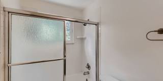 Beautiful 3-Bedroom Home with Large Backyard & Mountain Views Gallery 20
