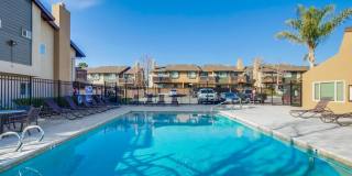 Beautiful 2 Story Townhouse with Prime Location!! Gallery 1