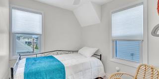 320 Ocean Park Avenue Gallery 24