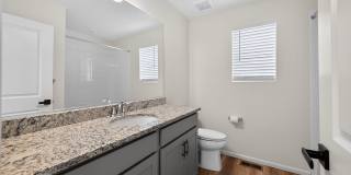 Spacious 4BR House with Beautiful Mountain Views! Gallery 12