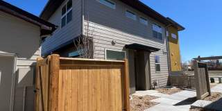 Modern 3B/4B Condo- Available June 10th Modern 3B/4B Condo- Available June 10th Gallery 3