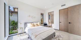 200 N DOHENY Dr Gallery 32