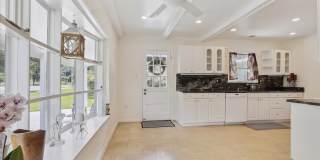 ONE LEVEL LIVING!! in Potomac 4-5 bed 4 baths / Close in Potomac Gallery 9