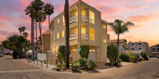 Oxnard / Silver Strand Beach / 2 bedroom 1 full bathroom with 2 half bathrooms Oxnard / Silver Strand Beach / 2 bedroom 1 full bathroom with 2 half bathrooms Gallery 1