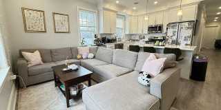 Charming 4 Bedroom-No Broker Fee Gallery 6