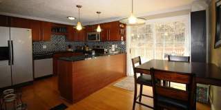 Beautiful Mid Entry Home in a Quiet Neighborhood Gallery 11