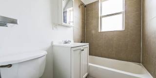 7055 S St Lawrence Apartments Gallery 11