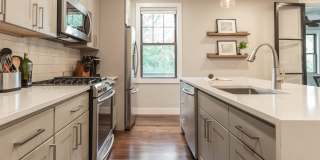 Charming 4 bedroom - No Broker Fee Gallery 4
