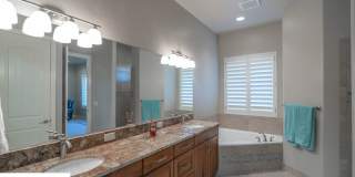 Stunning 2 Bedroom Fully Furnished Home. Community Pool & Mini Golf! Gallery 5