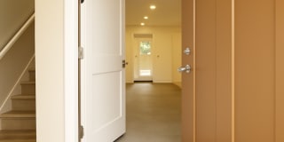 Your Bend Retreat: Spacious End Unit Townhouse with Pilot Butte Views Gallery 2