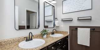 4 BEDROOM POOL & SOLAR HOME! Gallery 30