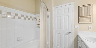 Lakeside at Town Center Apartments Gallery 27