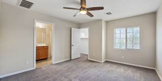Clean and Comfortable 3 bed 2 bath with loft! Gallery 17
