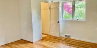 Charming  home on quiet street, great location Gallery 12