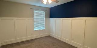 Spacious 5-Bedroom Riverview Home Gallery 37
