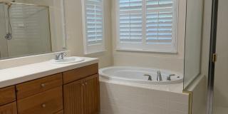 BEAUTIFUL SINGLE STORY 3+BD, 2.5 BA, & 3 CAR GARAGE! Gallery 22