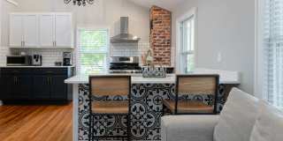 Beautifully Updated House - Awesome Montford Location Gallery 10