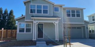 Solar ~ Newer Construction ~ 3 Bedrooms, 2.5 Bath **PG&E Savings Gallery 1