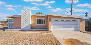 Charming 3 bedroom home for rent with a Western themed yard! Gallery 1