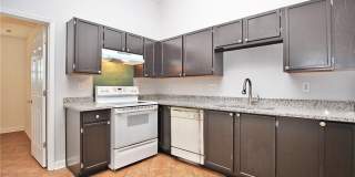 Room in 3 Bedroom Home at Tom Hunter Dr Gallery 19
