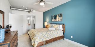 5225 Maple Avenue Gallery 17