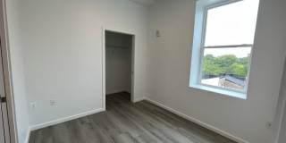 725 W Pratt Gallery 36