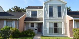 3 bed, 2 bath townhouse minutes from downtown Leesburg. Gallery 1