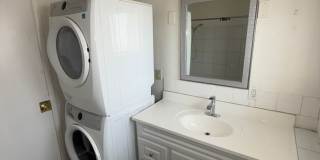 1Bedroom RENOVATED Duplex With Washer/Dryer Gallery 4