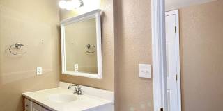 Fantastic 4 Bedroom Nestled in the heart of Old Farm! Gallery 14