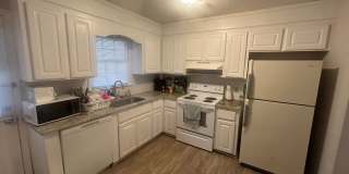 Modern  2BR  1.5  Bath  Townhome  in  Harbison  – Beautifully  renovated  with  Private  Yard  &  Gym  Access Gallery 6