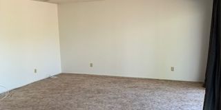 Spacious Duplex in South Redlands with Pool Access Gallery 3