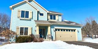 Spacious 4BR House in Chaska Gallery 1