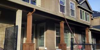 Beautiful Townhome in perfect location, only minutes from I-5 Gallery 1