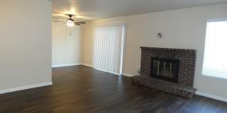 Townhouse Located Near School, Parks, Freeway Access! Gallery 1