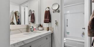 Bright & Spacious 1BR Retreat Near Beaches & Shopping Gallery 8