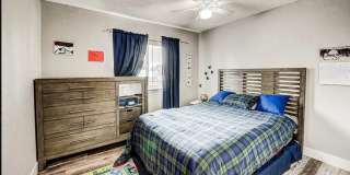Huge room in a large shared home, private bathroom, great neighborhood, friendly roommates! Gallery 76
