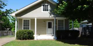 Cute 2 Bedroom 1 Bath House with Great Backyard Gallery 1