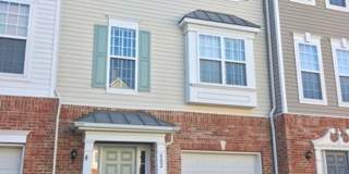 Freshly Updated Breckenridge Townhome with Pond Views & Flexible Living Space** Gallery 1