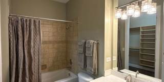 230 S Tryon - T.R. Lawing Realty Property Gallery 11