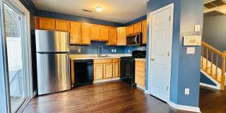 End-Unit 3BR Townhome Minutes to NCSU, Downtown & Crossroads Gallery 9